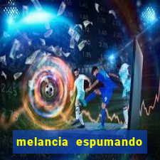 melancia espumando melancia saindo espuma