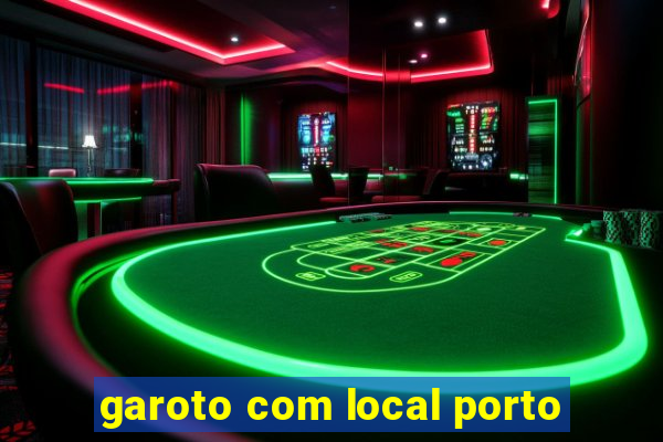 garoto com local porto