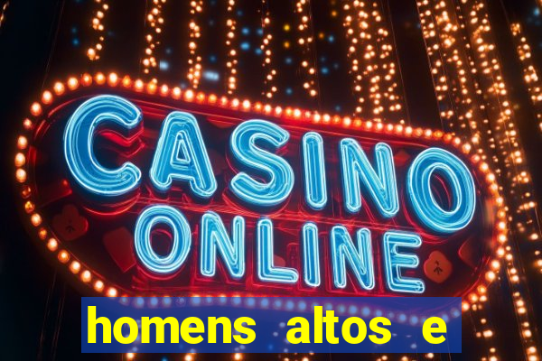 homens altos e sarados pelados