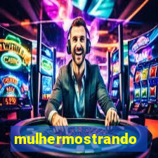 mulhermostrandoopeito