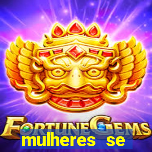 mulheres se exibindo ao vivo